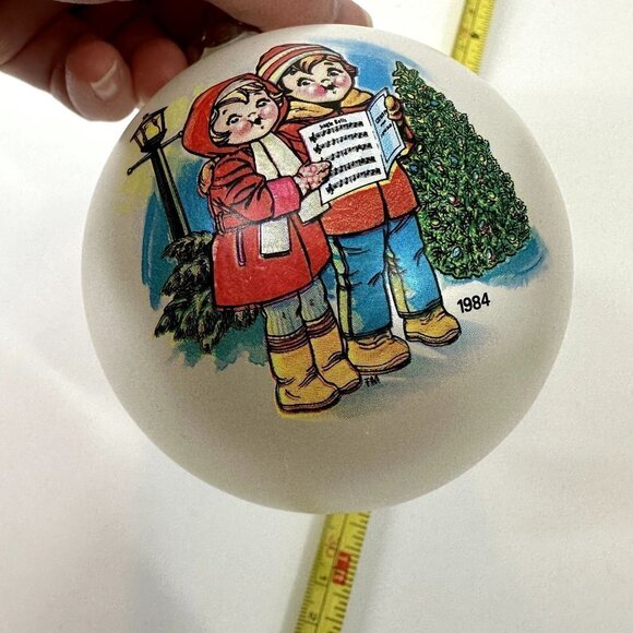 1984 Collector's Edition Campbell's Soup Kids Glass Caroler Christmas Tree Ball - Picture 4 of 6